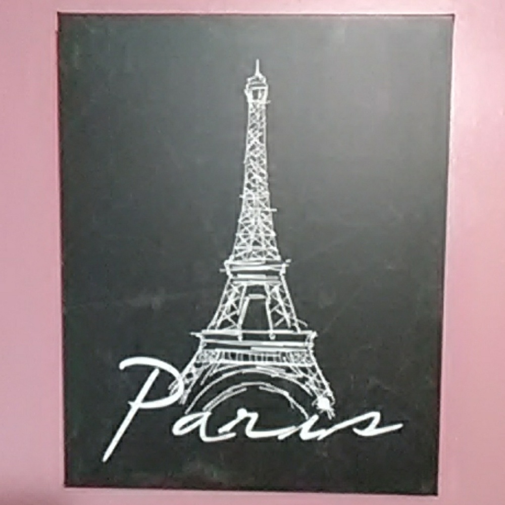 Black & white Paris sign